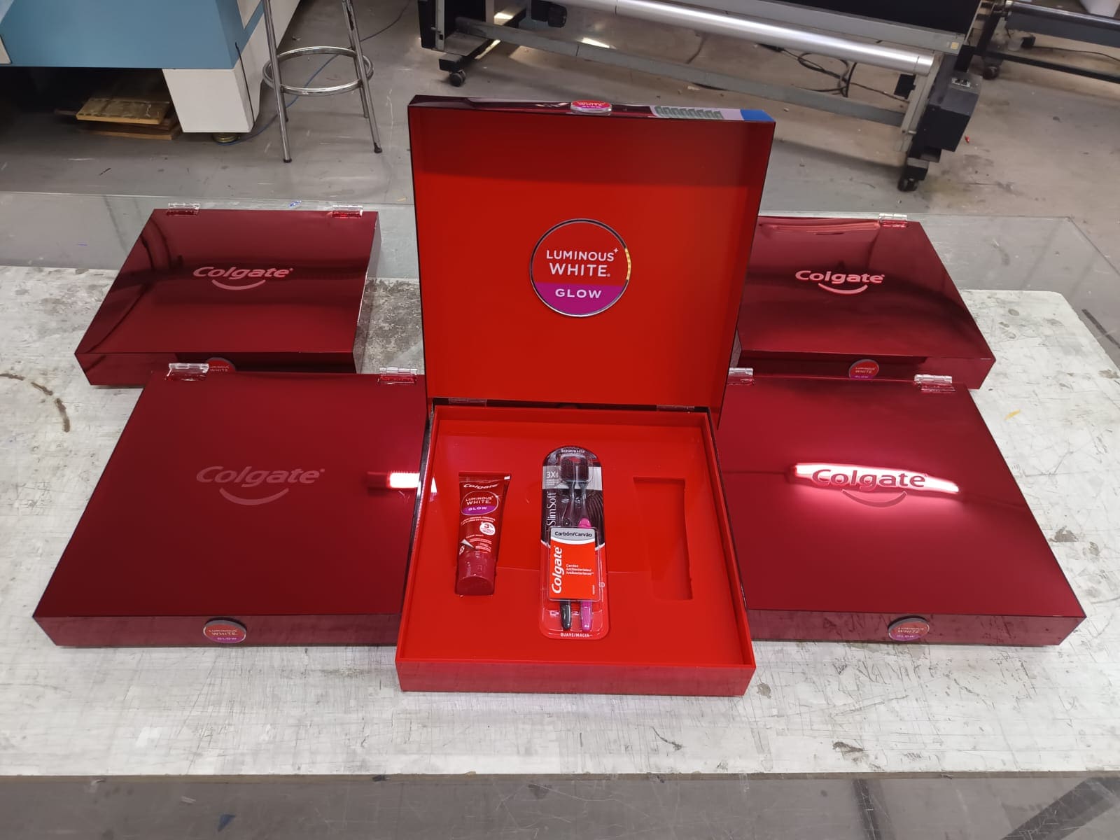 KIT COLGATE LUMINOUS WHITE